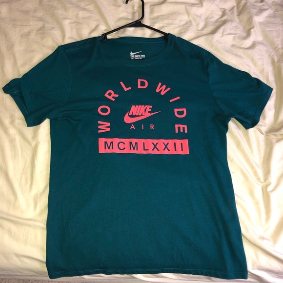 Nike WorldWide T-Shirt Men’s Medium - Picture 1 of 3